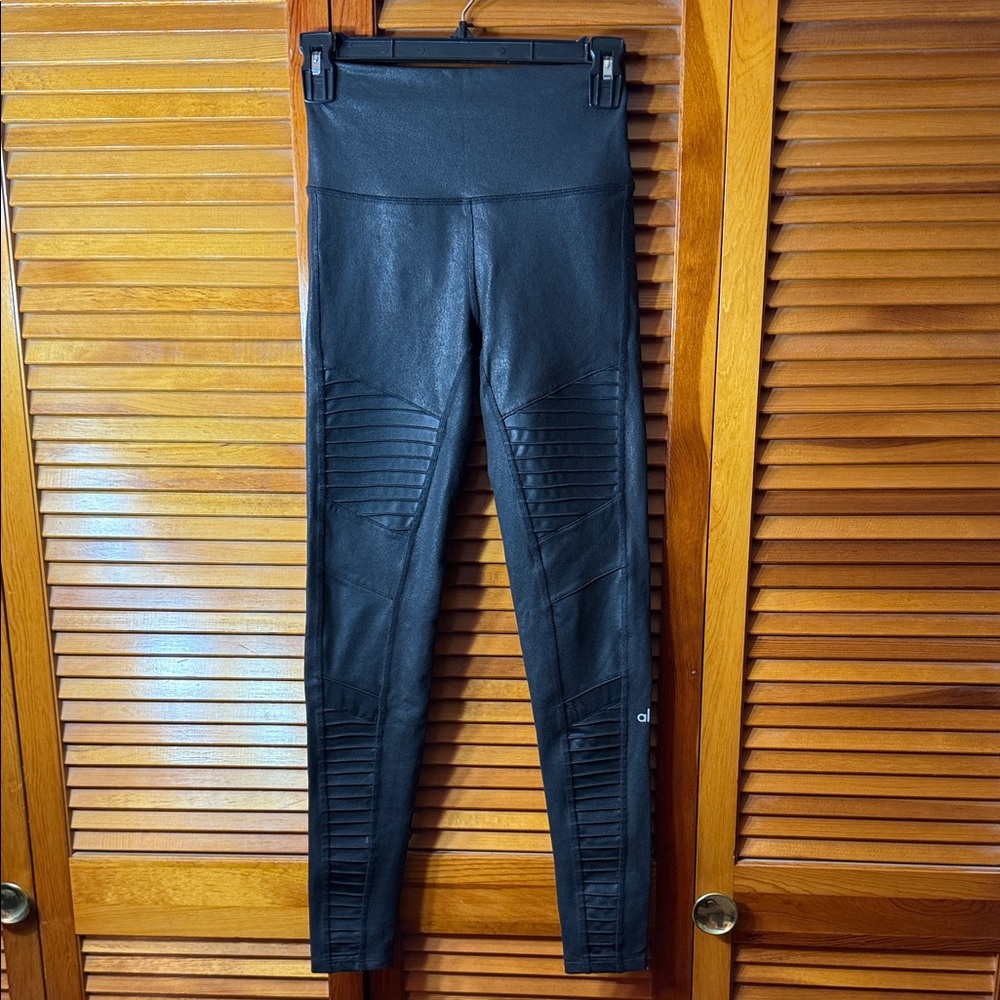 ALO Yoga Black Textured Leggings Size XS